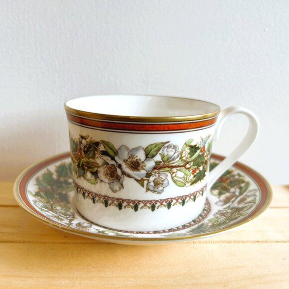 Spode Christmas Rose Vintage Teacup and Saucer Set - Picture 4 of 8